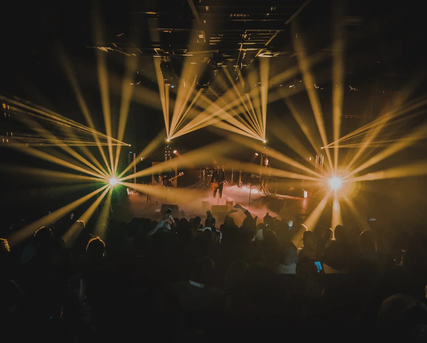 VCS creative golden stage pyrotechnics and lighting display